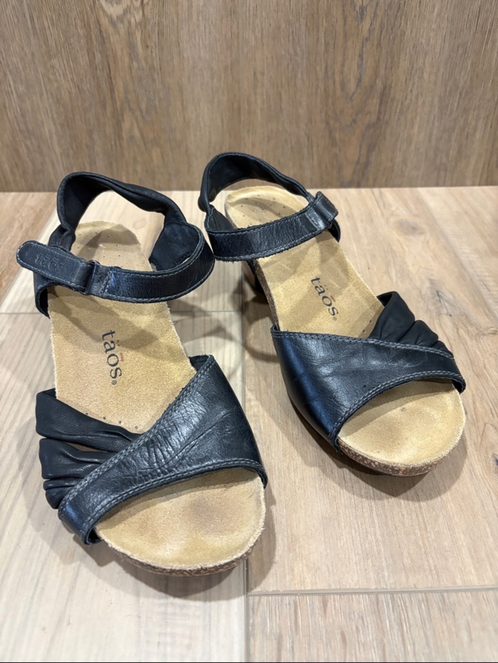 Taos SWI-11847 Black Slingback Heeled Sandal Black Leather size 8 Arch Support